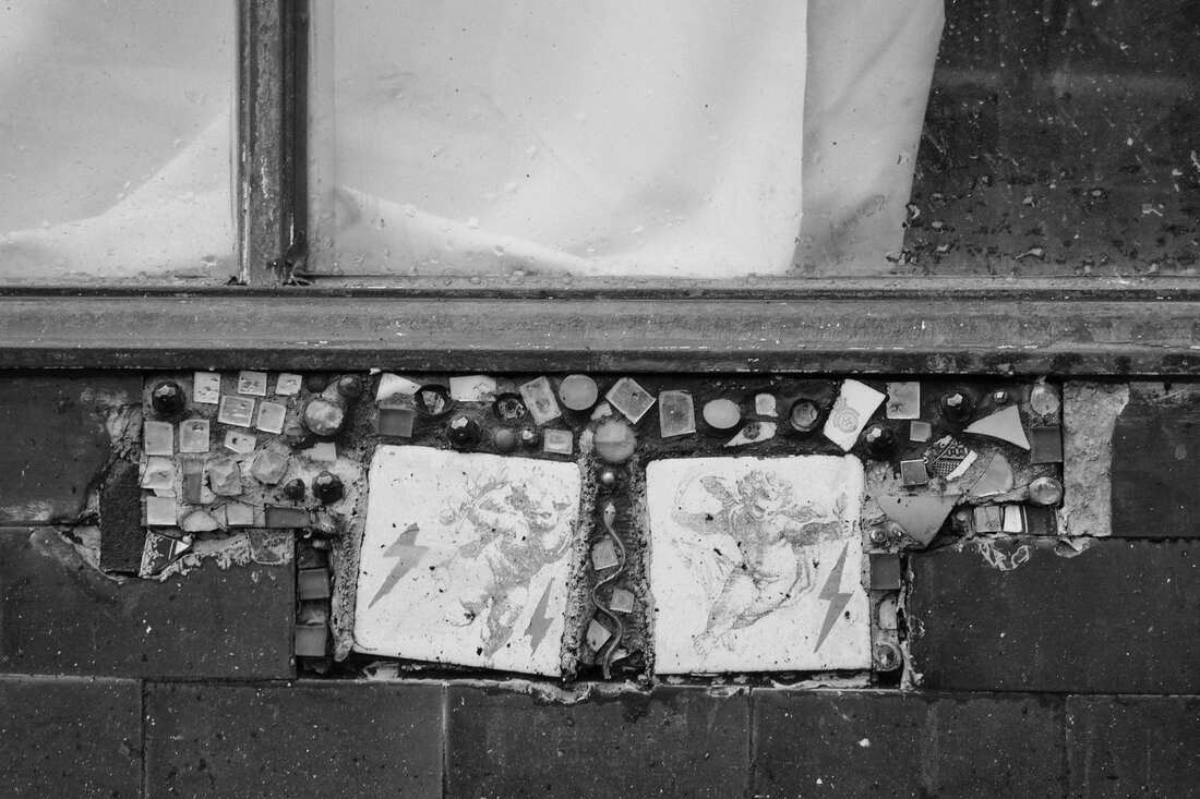 Photo by Andy Hansen from 'Eyes On Newtown' series, 2021-22, black and white urban landscape photographs in Newtown Wellington, 'zine photography, Photospace Gallery contemporary New Zealand photography gallery in Wellington Aotearoa NZ