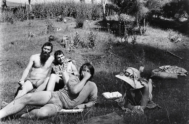Phil Clairmont, David Parkyn, Nigel Brown and Sally Griffin on the banks of the Whanganui River 1982. Photo: Sally Griffin, Photospace Gallery Wellington NZ